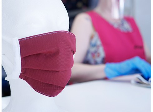 Elkartasunez jositako maskarak