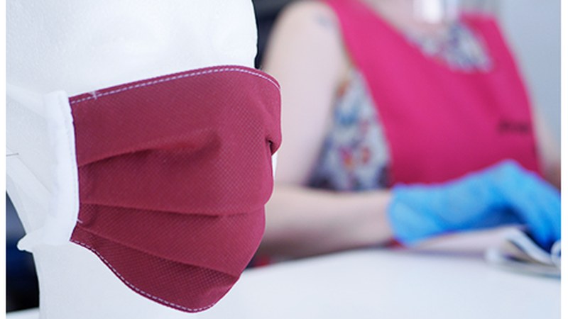 Elkartasunez jositako maskarak