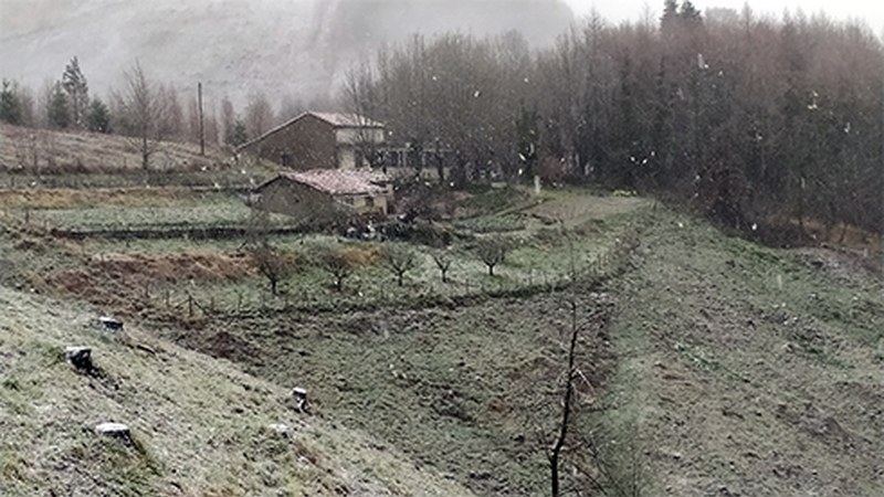 Elurra mara-mara gaur goizean Eibarko mendietan