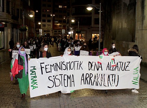 Emakumeen ahotsak argi eta ozen entzun dira gaur herriko kaleetan