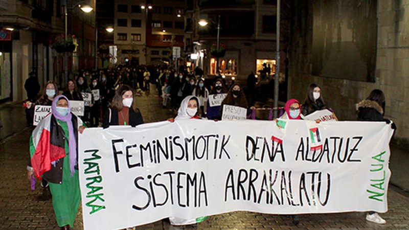 Emakumeen ahotsak argi eta ozen entzun dira gaur herriko kaleetan