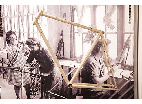 Emakumeen aztarnak etorkizunaren bidean