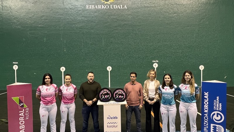 Emakumeen Eskuz Binakako Txapelketako finalaren aurkezpena egin dute Astelena frontoian