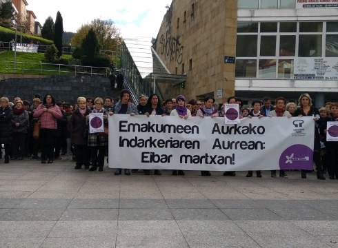 Emakumeenganako indarkeriaren kontrako kontzentrazioa egin da Untzagan