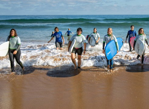 Emakumeentzako surf ikastaroa egingo da Deban hilaren 19tik aurrera