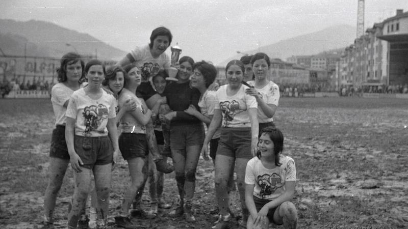 Emakumezkoek Eibarren jokatu zuten lehen partiduari buruzko dokumentala sortu dute