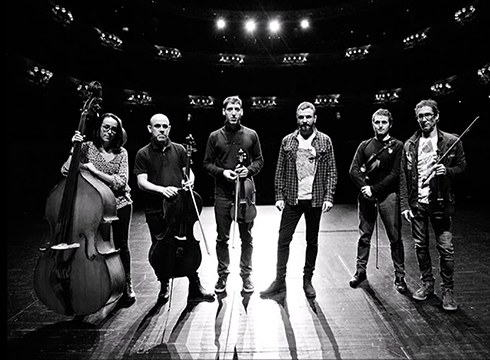 Eñaut Elorrieta & Kaabestri String Ensemble zuzenean, gaur iluntzean Coliseoan