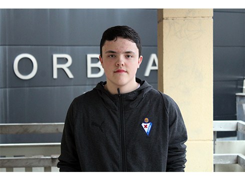 Eneko Rivero, e-sports jokalaria: “Zuzeneko-txapelketa baterako sailkatzea gustatuko litzaidake”