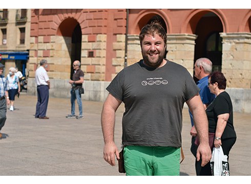 Eneko Sanchez, YouTuberra: “Guk ondo pasatzea da ‘Gaur gurian’-en helburu nagusia”