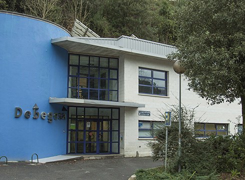 Enpresa, autonomo eta lan bila ari direnentzat aholkularitza zerbitzua ipini dute martxan Debegesan