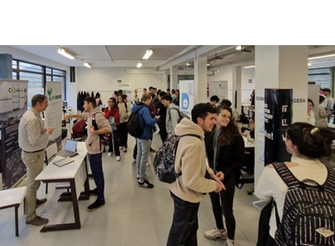 II. Enpresa Eguna egin zuten Gipuzkoako Ingeniaritza Eskolako Eibarko eraikinean