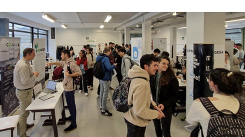 II. Enpresa Eguna egin zuten Gipuzkoako Ingeniaritza Eskolako Eibarko eraikinean