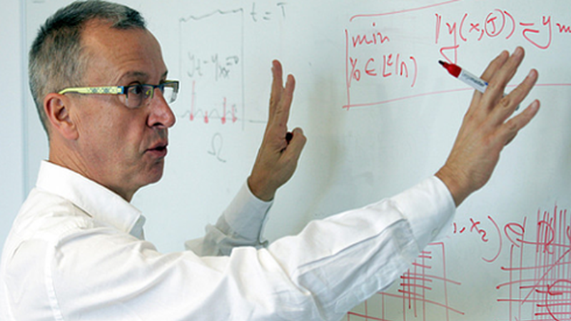 Enrike Zuazua: "Infinituaren mapa berriak sortu behar ditugu orain"