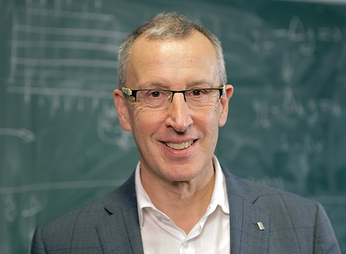 Enrique Zuazua matematikariak 'Txopitea eta Pakea' saria jasoko du barixakuan