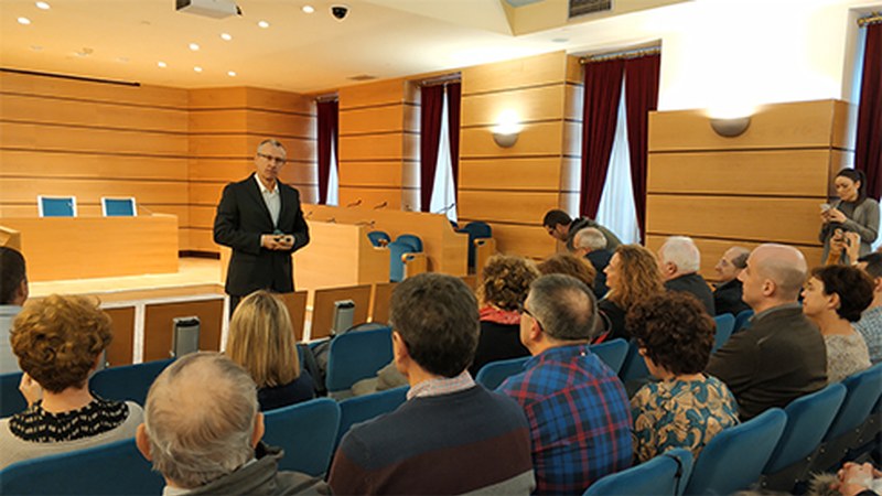 Enrique Zuazuak ‘Txopitea eta Pakea’ saria jaso du