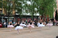 Era guztietako dantzekin ospatu da Dantzaren Nazioarteko Eguna Eibarren