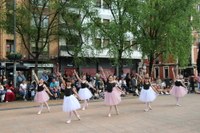 Era guztietako dantzekin ospatu da Dantzaren Nazioarteko Eguna Eibarren