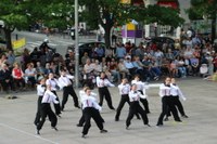 Era guztietako dantzekin ospatu da Dantzaren Nazioarteko Eguna Eibarren