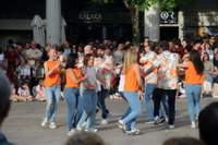 Era guztietako dantzekin ospatu da Dantzaren Nazioarteko Eguna Eibarren