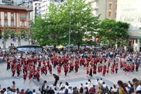 Era guztietako dantzekin ospatu da Dantzaren Nazioarteko Eguna Eibarren