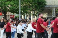 Era guztietako dantzekin ospatu da Dantzaren Nazioarteko Eguna Eibarren