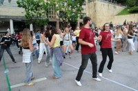 Era guztietako dantzekin ospatu da Dantzaren Nazioarteko Eguna Eibarren