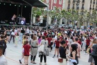 Era guztietako dantzekin ospatu da Dantzaren Nazioarteko Eguna Eibarren