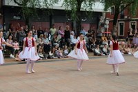 Era guztietako dantzekin ospatu da Dantzaren Nazioarteko Eguna Eibarren