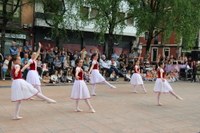 Era guztietako dantzekin ospatu da Dantzaren Nazioarteko Eguna Eibarren
