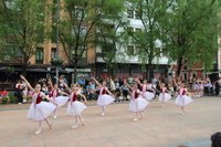 Era guztietako dantzekin ospatu da Dantzaren Nazioarteko Eguna Eibarren