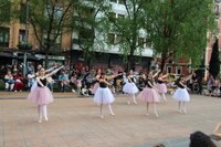 Era guztietako dantzekin ospatu da Dantzaren Nazioarteko Eguna Eibarren
