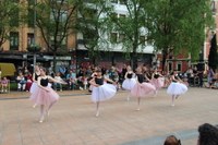 Era guztietako dantzekin ospatu da Dantzaren Nazioarteko Eguna Eibarren