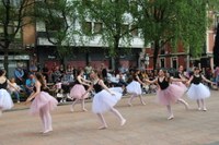 Era guztietako dantzekin ospatu da Dantzaren Nazioarteko Eguna Eibarren