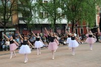 Era guztietako dantzekin ospatu da Dantzaren Nazioarteko Eguna Eibarren