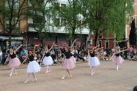 Era guztietako dantzekin ospatu da Dantzaren Nazioarteko Eguna Eibarren