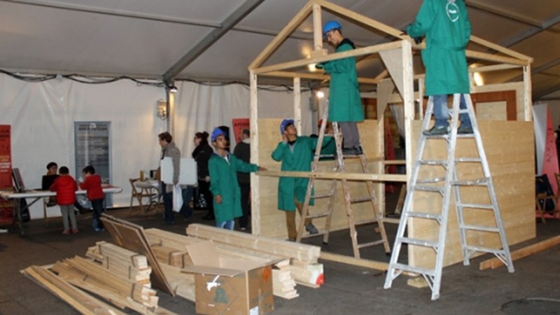 Eraberritze eta Birgaitze azoka barixakuan ere zabalduko dute