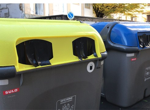 Erabilgarri daude edukiontzi hori eta urdin berriak