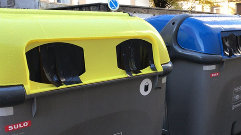 Erabilgarri daude edukiontzi hori eta urdin berriak