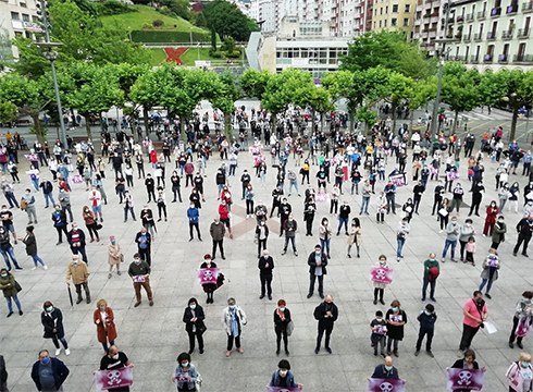 Erantzukizunak eskatzeko manifestazioa egin da Zaldibarko luizia gertatu zenetik lau hilabete betetzean