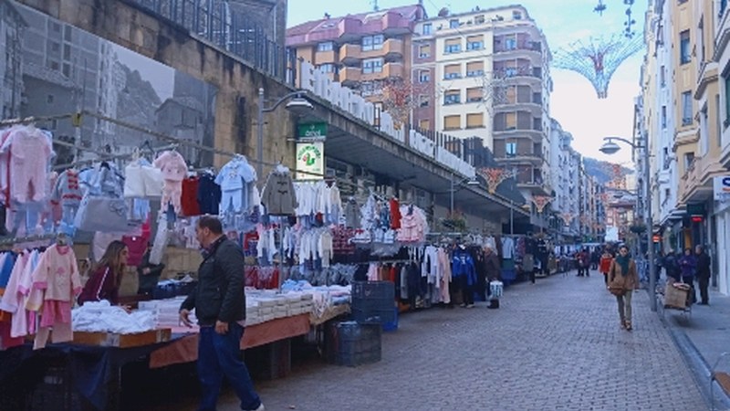 Erdiguneko eta Urkizuko merkatu txikiak lekuz aldatuko dituzte abenduaren 28an eta urtarrilaren 4an