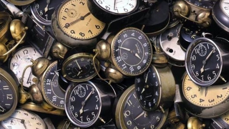 Erlojuak atzeratu egin behar dira neguko ordutegira egokitzeko