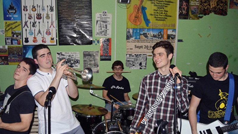 Eroa Naizen, Garrapata eta The Rockos-en kontzertua bihar gauean Txaltxa-Zelaian