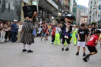 Erraldoi eta buruhandiak umeen gozagarri