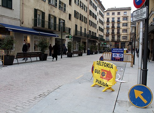 Errebal kaleko galtzadan gaur hasi dituzten lanek trafikoan aldaketak eragingo dituzte zapatura arte