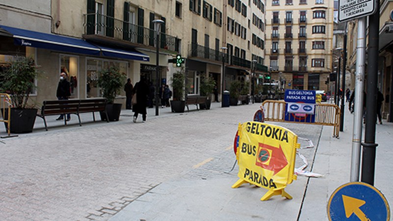 Errebal kaleko galtzadan gaur hasi dituzten lanek trafikoan aldaketak eragingo dituzte zapatura arte
