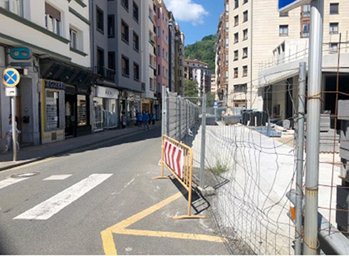 Errebal Plataformak behin-behineko espaloia zabaltzea eskatu dio Udalari