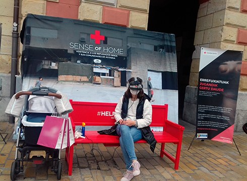 Errefuxiatu-esparruetako bizitza ezagutzeko aukera errealitate birtualaren bitartez