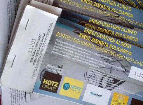 Errefuxiatuen Aldeko Kirol Zozketa Solidarioan saritutako zenbakiak atera dituzte