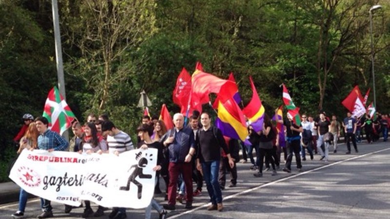 Errepublikaren aldeko martxa egin dute gaur