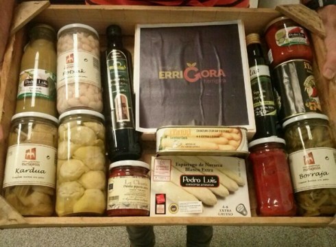 Erriberako produktuekin betetako otarra 50 eurotan salgai